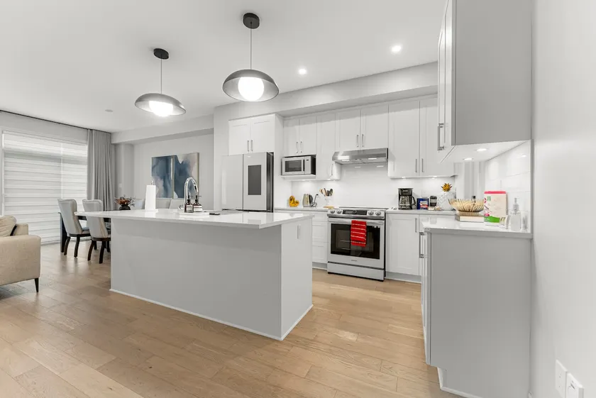 Modern Luxury 3BDR entire family-friendly Townhome - Image 1