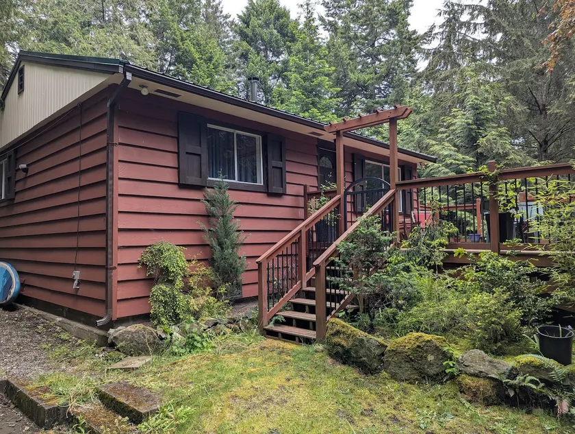 Shopland Cabin Galiano Island - Image 1