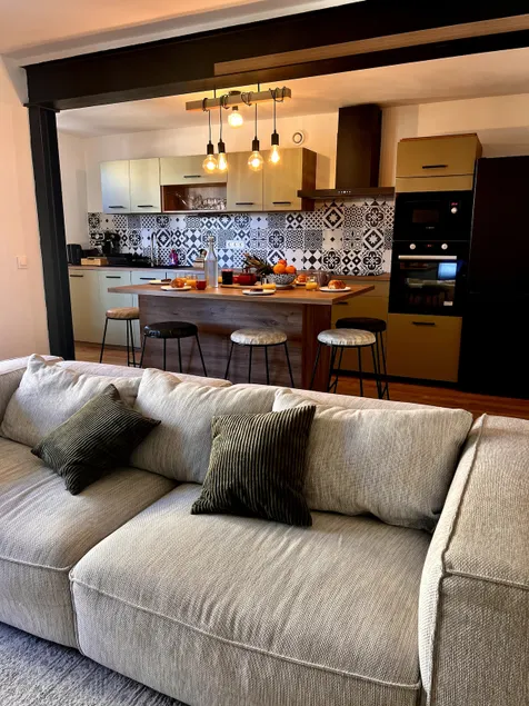 6-person apartment • Beach 15 min away • 3 bedrooms - Image 1