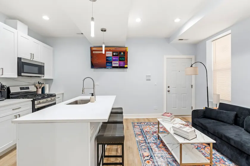 The Luxe Haven | 1BR | Near City | Free Parking - Image 1