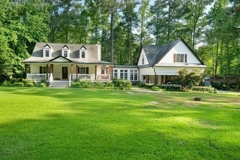 25 Guests | Luxe Estate w/ Pool Table + Bar - Image 1