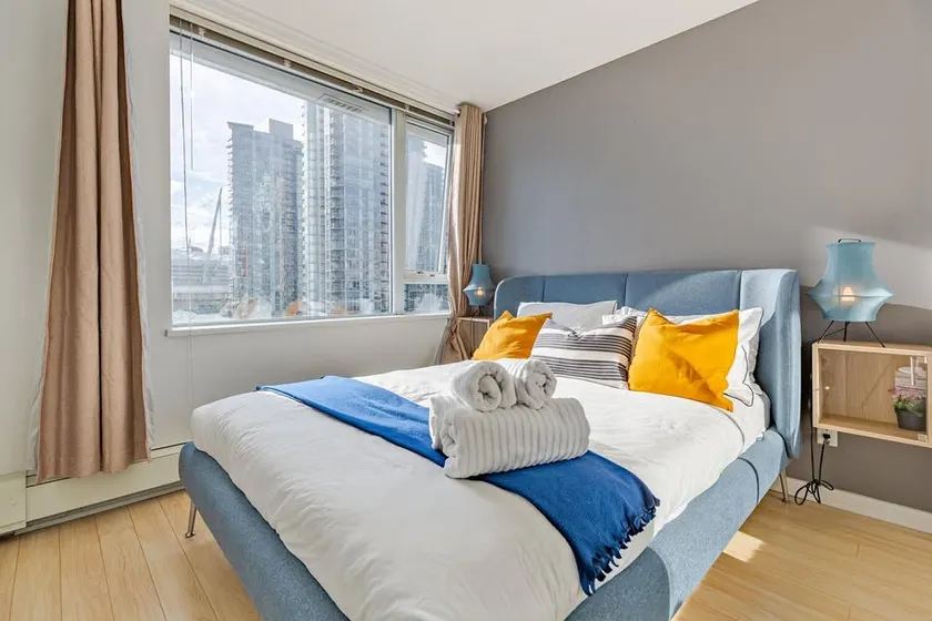 Walk Everywhere – Downtown Suite! - Image 1