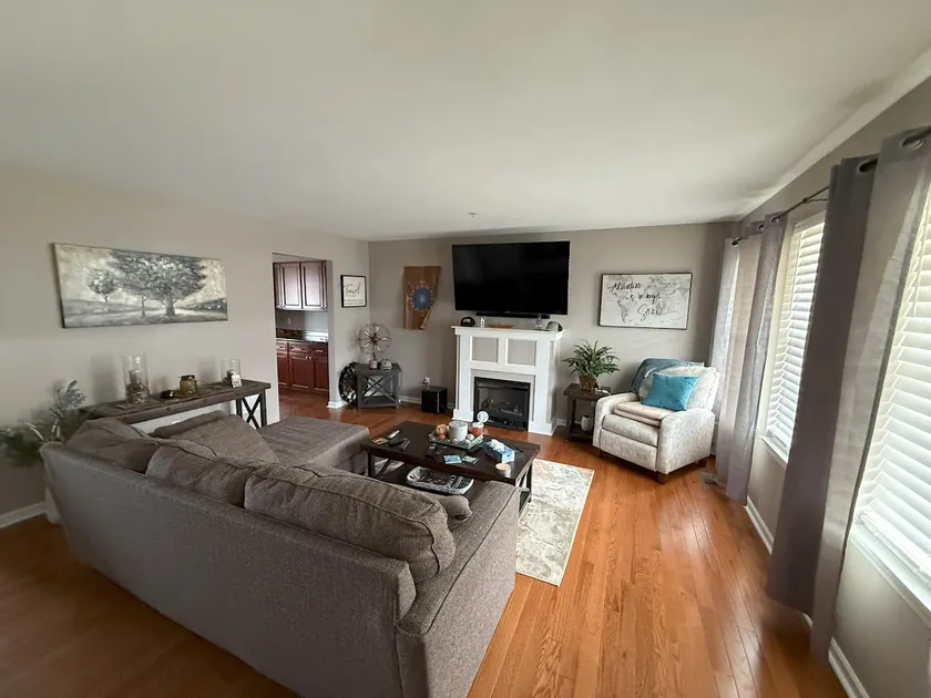 Like New 2-bed + office Townhome + 2 Car Garage - Image 1