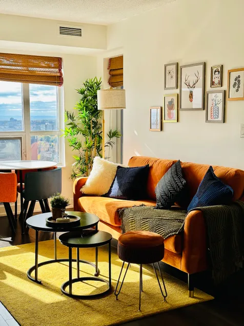 Chic Urban Retreat with Free Parking, Gym & Pool! - Image 1