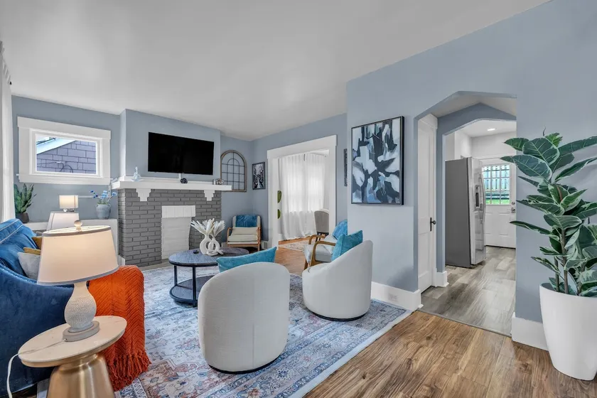 Enchanting 3BR with Yard - Patio - Image 1