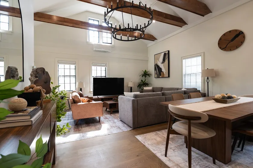 Huge 6BR 3Bath Retreat on College Hill. Rare Find! - Image 1