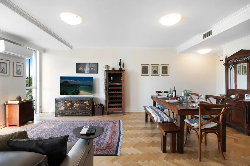 Stylish Balmain Townhouse with Pool & City Views - Image 1