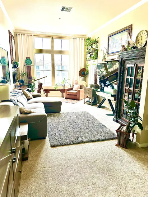 Penthouse Apt. Perfect Location! - Image 1