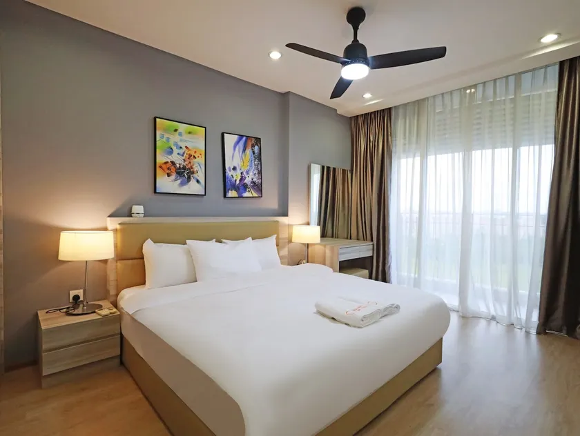 4pax King Bed Bathtub 2BR Encorp Marina - Image 1