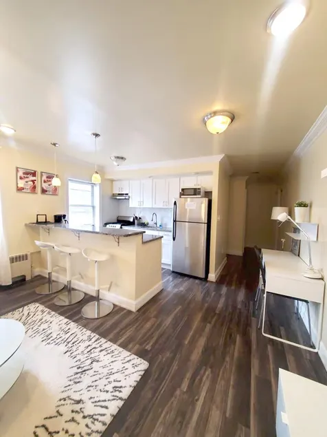 Contemporary Modern/Parking for a fee-20Min to NYC - Image 1