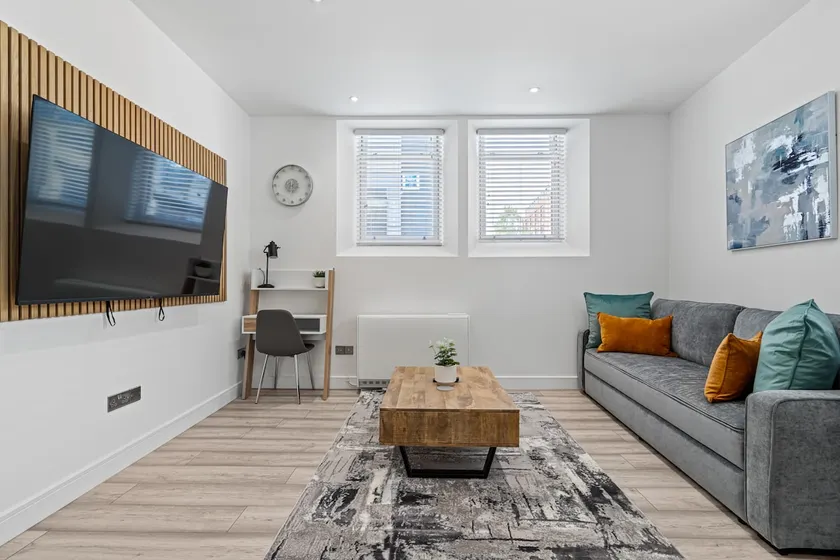 The Nook - 2 min from Station - Free Parking - Courtyard - Image 1