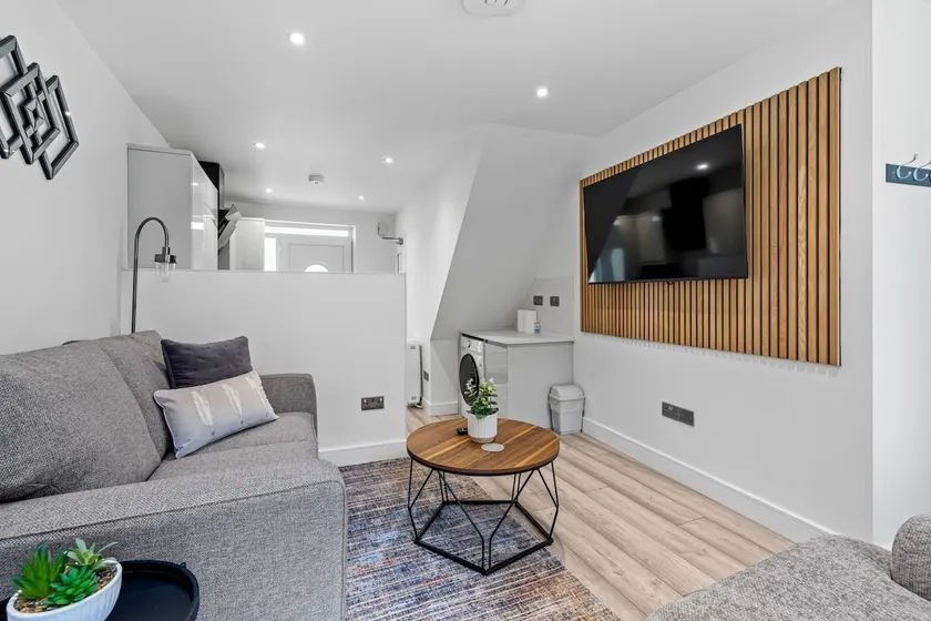 Old Styne Cottage - 2 min to Station - Free Parking - Courtyard - Image 1