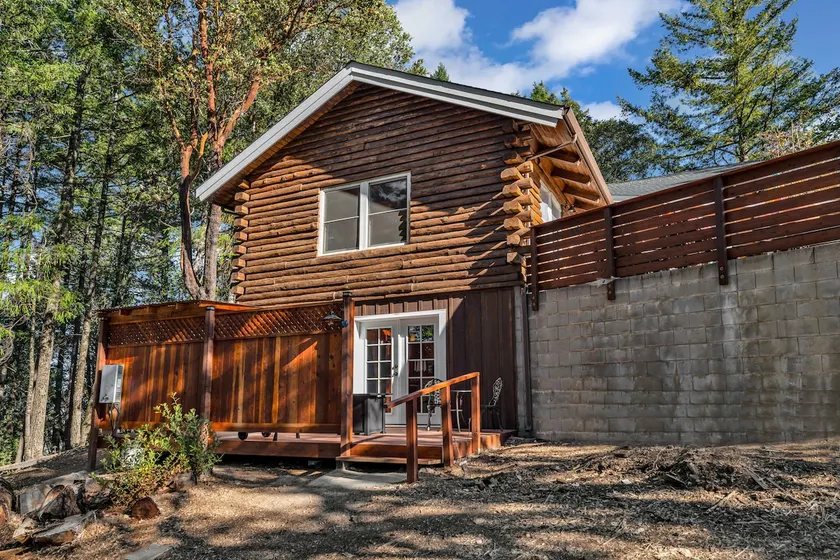 Log cabin luxury studio farm - Image 1