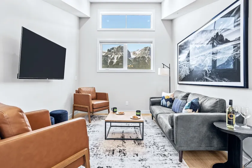3BR Rockies Haven Near Banff with Private Patio - Image 1