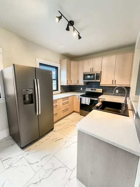 Cozy 4BR • Close to Downtown • Group Friendly - Image 1