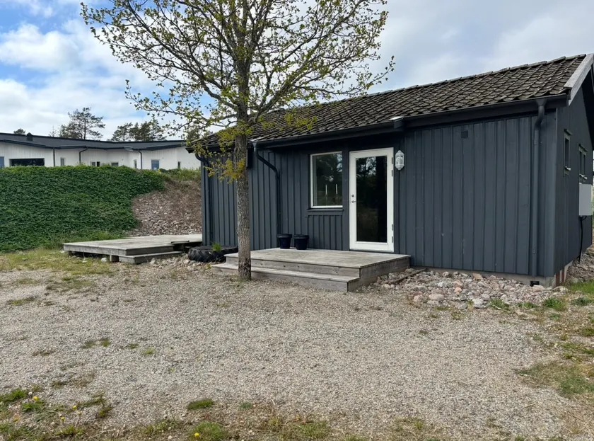 Cozy cottage with peaceful location - Image 1