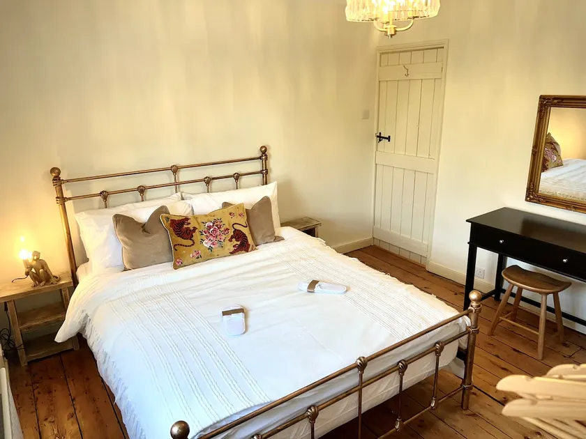 Mrs Dolittle's Victorian Retreat - Image 1