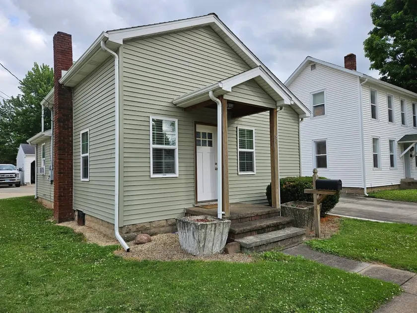 Cute l'il green house - Image 1