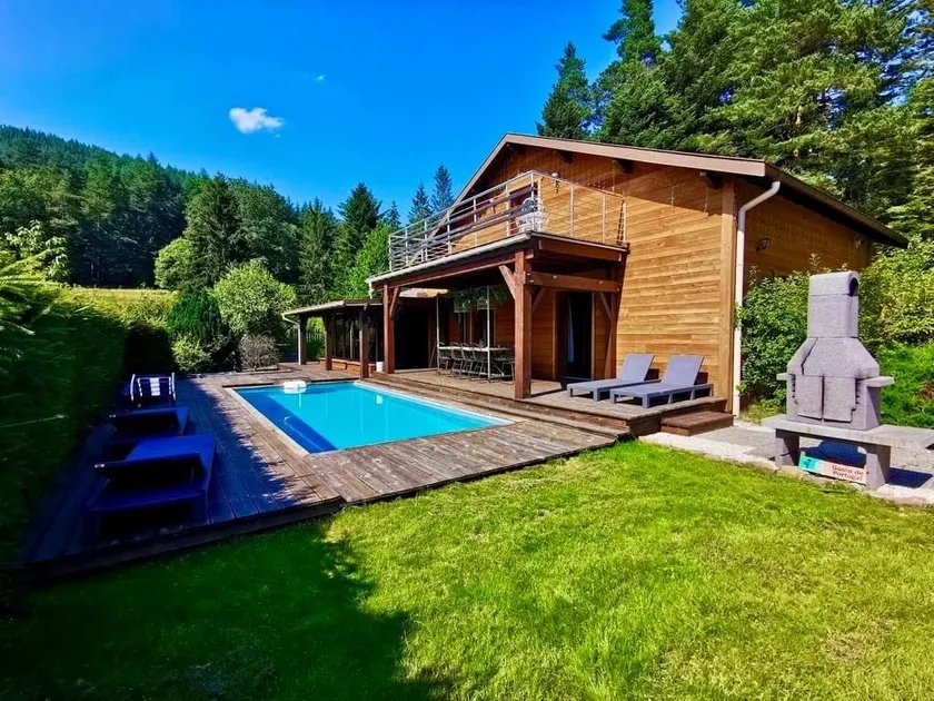 Chalet L'Écrin – Hot Tub, Pool, Sauna & Steam Room - Image 1