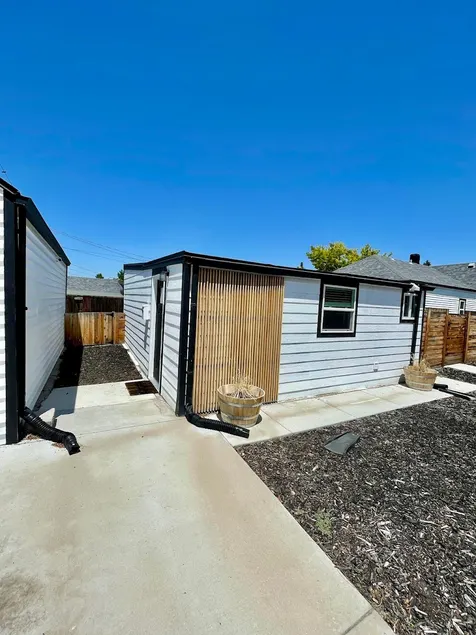 Private Detached Guesthouse in Denver - Image 1