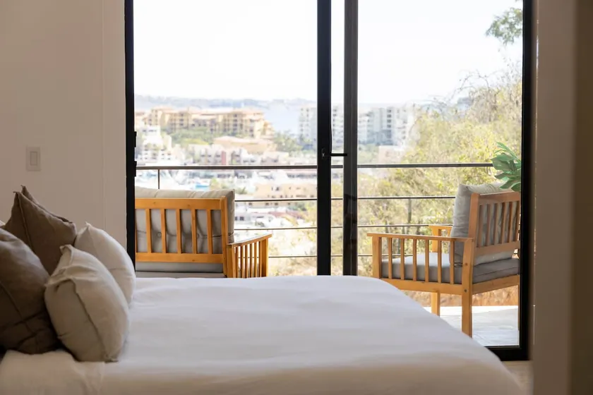 Centrally located, Beautiful and Well-equipped - Image 1
