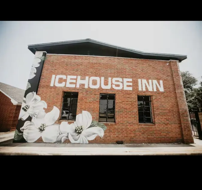 Ice House Inn 2 - Image 1