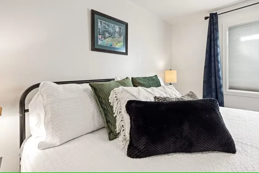 Bright 2 Bedroom Basement Suite - Image 1