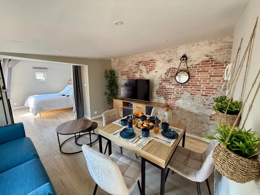 Cozy - New - Verdun Center - WIFI - Parking nearby - Image 1