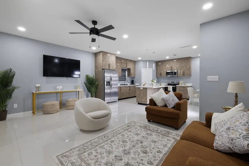 Amberwood Townhome: Modern Calm, Mission Charm. - Image 1