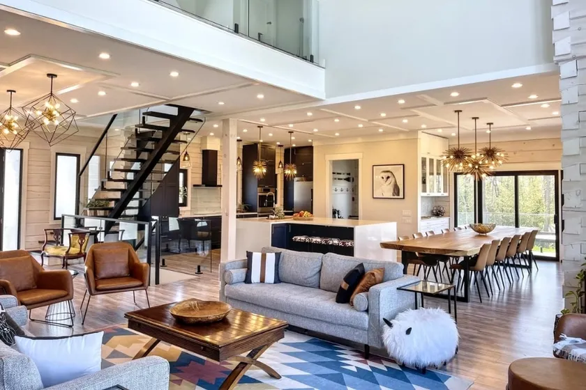 Luxury Lilac Lakehouse: 4 Suites - Image 1