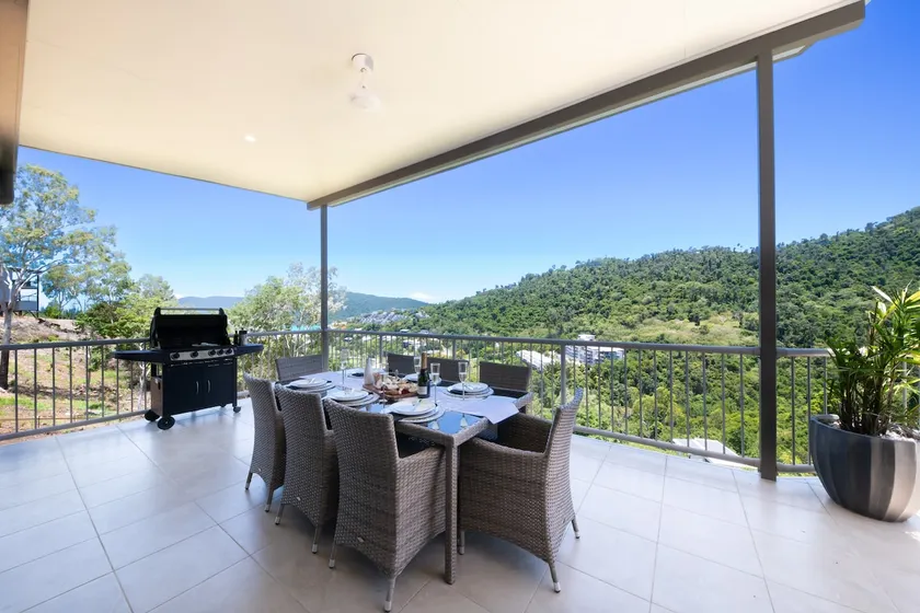 Mountain View On Airlie - Image 1