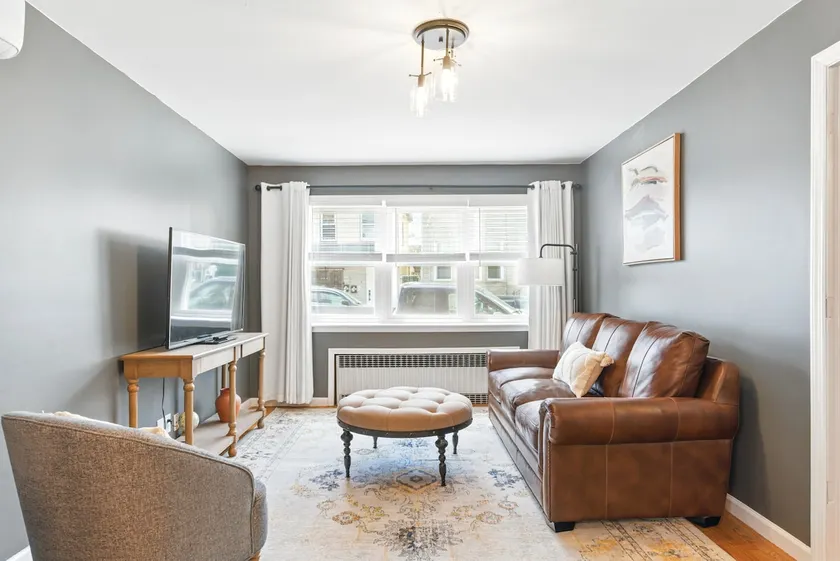 Stylish 2BR Apt - Minutes to NYC with Washer&Dryer - Image 1