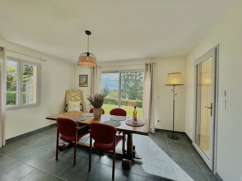 Single-storey house, Air conditioning, 700 m from the center - Image 1