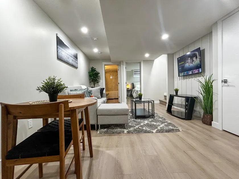Eli's Place - Image 1