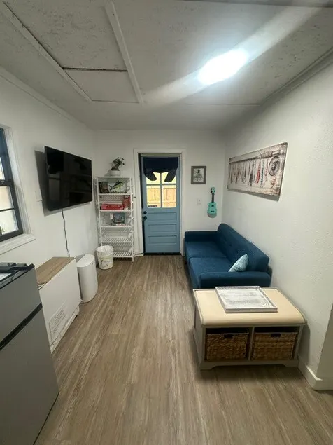 Mahi Manor - Image 1