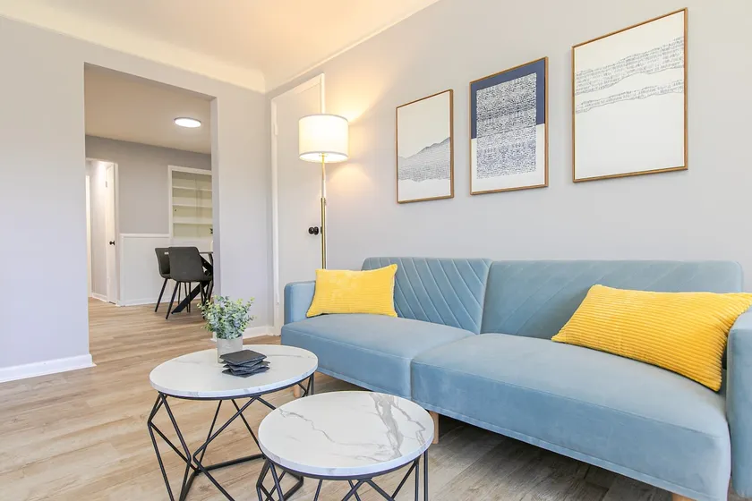 Kipling Unit 2: King bed, w/d, garage (Reno 2025) - Image 1