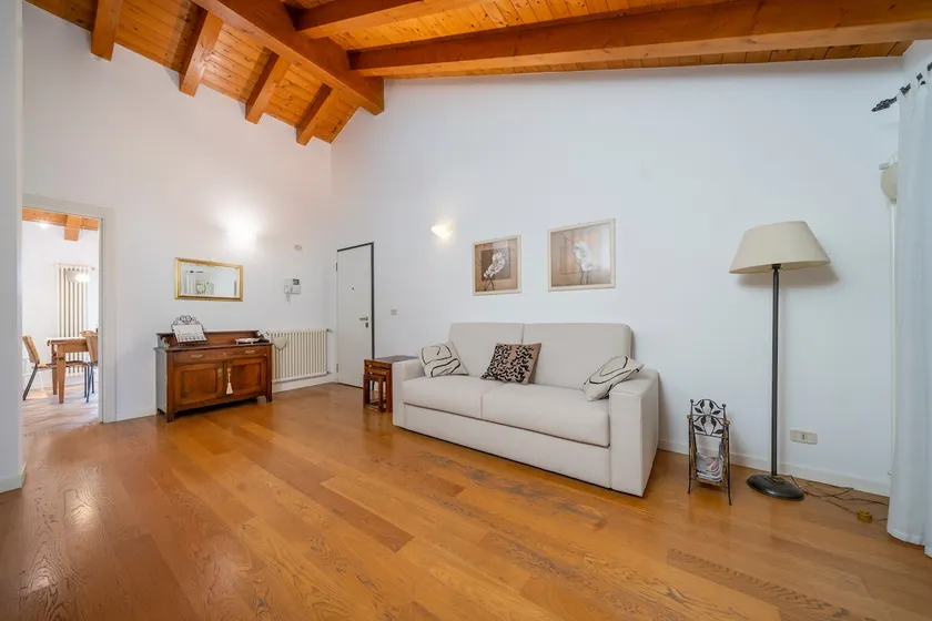 GuestHost - Lovely Apartment X6 with Balcony - Image 1