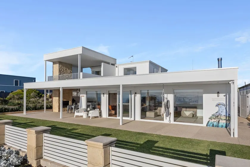 Yoondoordo Luxury Beach House - Image 1