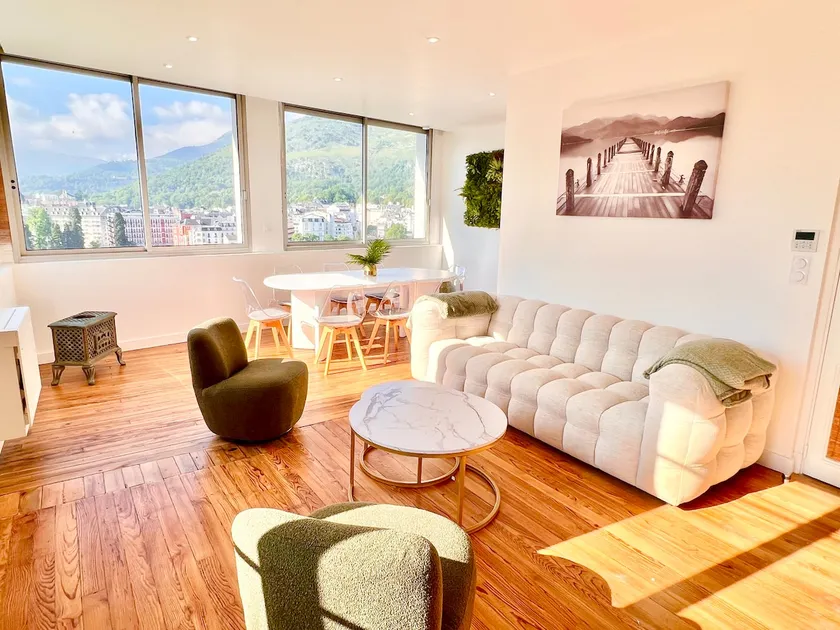 Apartment with panoramic views of Lourdes - Image 1