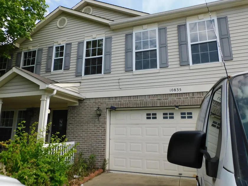 Beautiful Hard wood floor House 9 min. to Airport. - Image 1