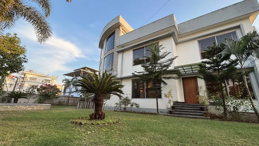 Luxurious Villa with 3 AC Bedroom & Free Parking ! - Image 1