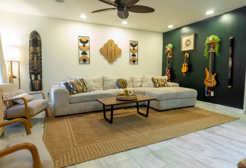 Cozy 3 BDRM- 15 MIN To Dwntwn | Galleria | & Katy - Image 1