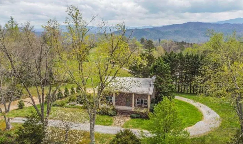 Entire Home in Townsend Under 10 Minutes to GSMNP - Image 1