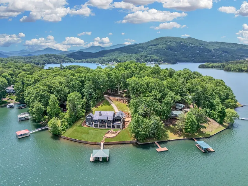 Hot-Tub/Kayaks/SUPs/Firepit/Tesla Charger/Sound system - Image 1