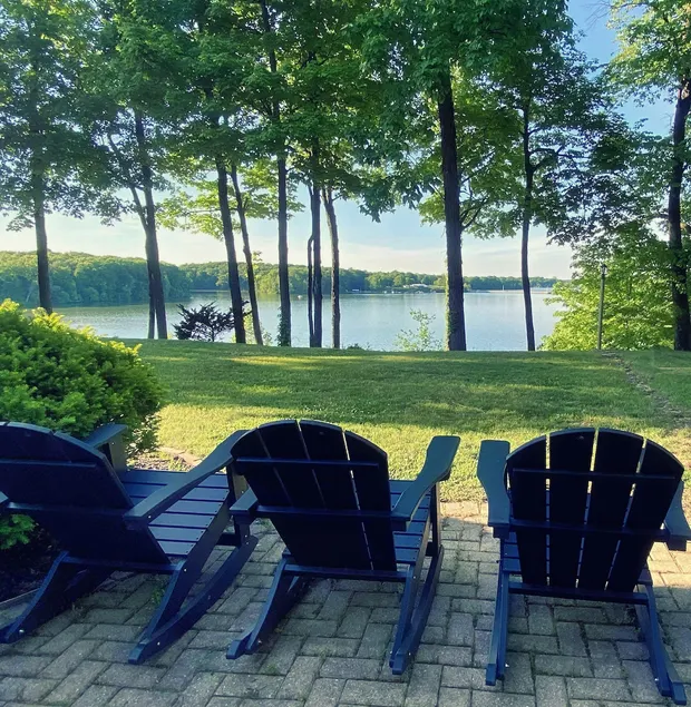 4 BDRM Lake House w/ Private Dock Canoes/Kayaks! - Image 1