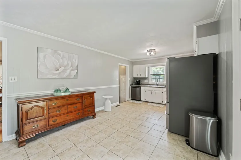 Charming Coastal Getaway - Image 1