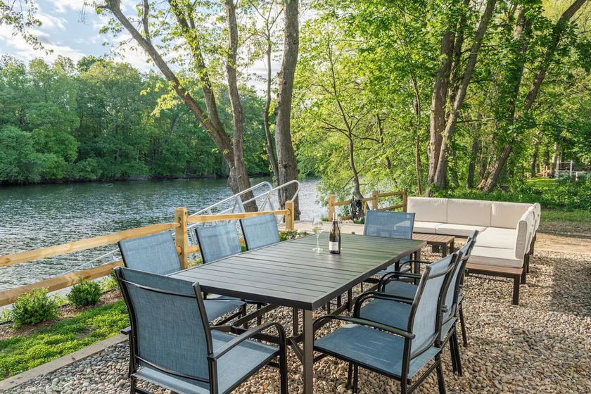 Modern Riverfront | Hot Tub, Kayaks, Paddle boards - Image 1