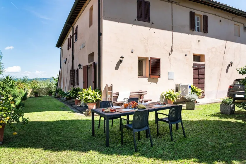 La Valle with parking space near San Gimignano - Image 1