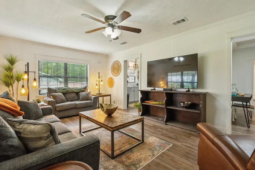 Lufkin Comfort & Convenience | Cozy 2BR Near DT - Image 1