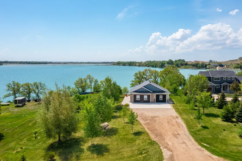 Modern Escape on Lake Elsie - Image 1
